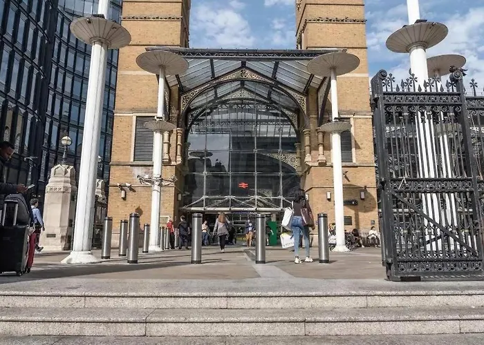 Stylist 2 Bedroom Apartment In Central London