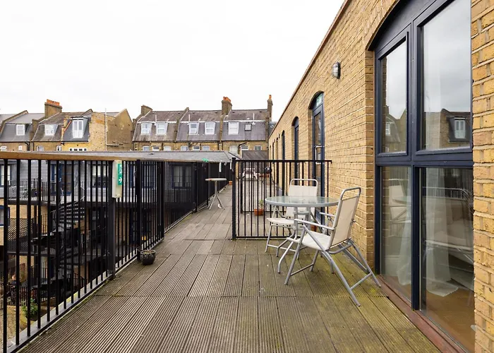 The Tooting Hideout - Dazzling 3Bdr Flat With Balcony