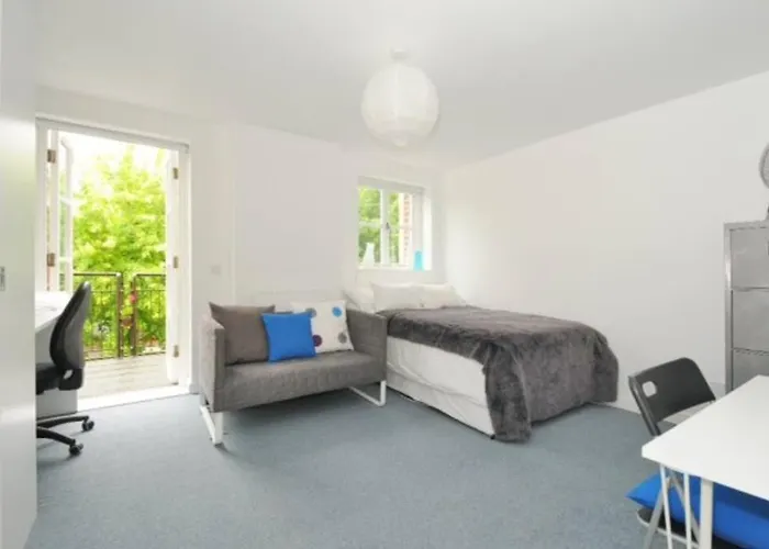 Zone 1! 2 Bed Duplex Apartment!