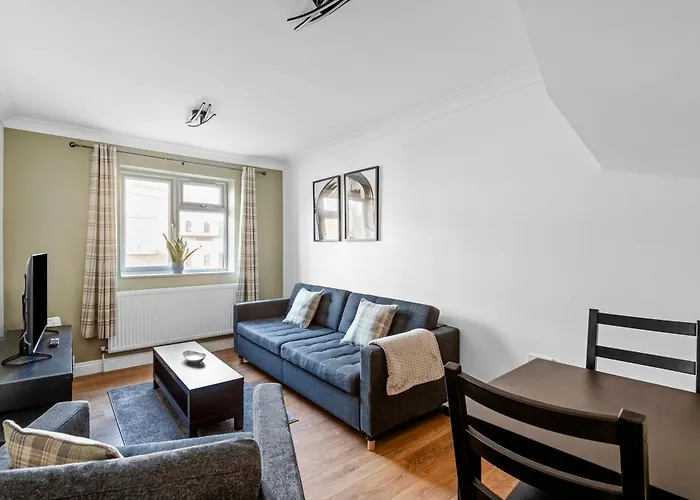 Cosy 2 Bedroom Flat In East Ham, Close To Excel