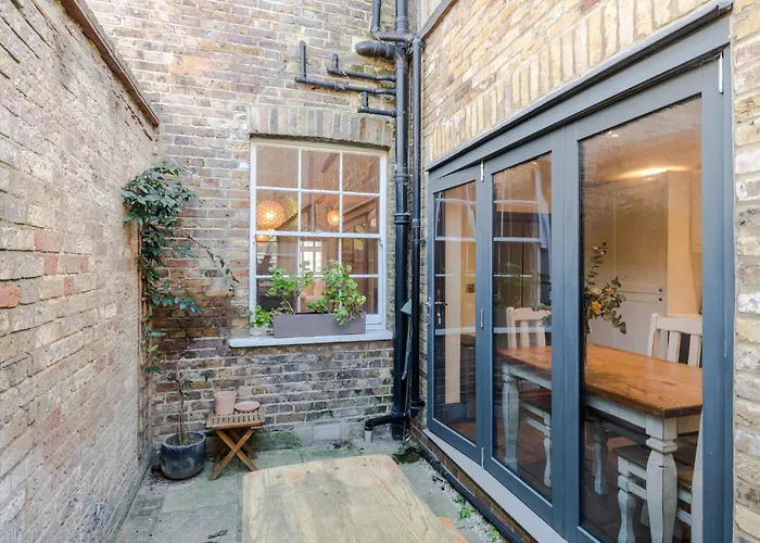 Bright De Beauvoir Pied A Terre