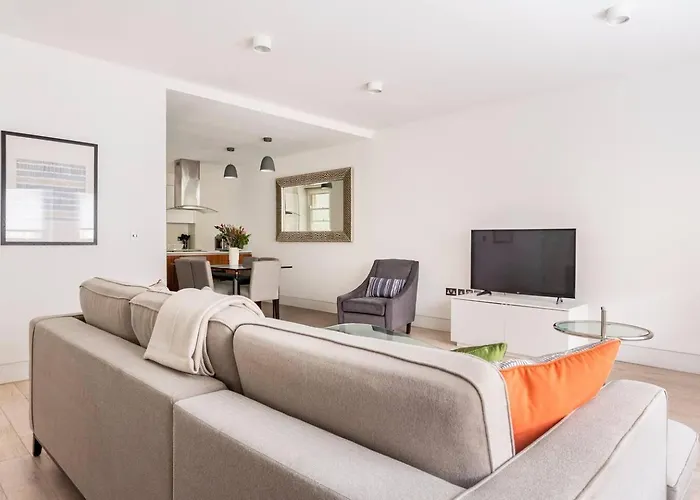 Central London - 2 Beds - Sleeps 4 - Lift
