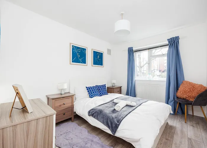 3 Bedroom Flat Near Old Street