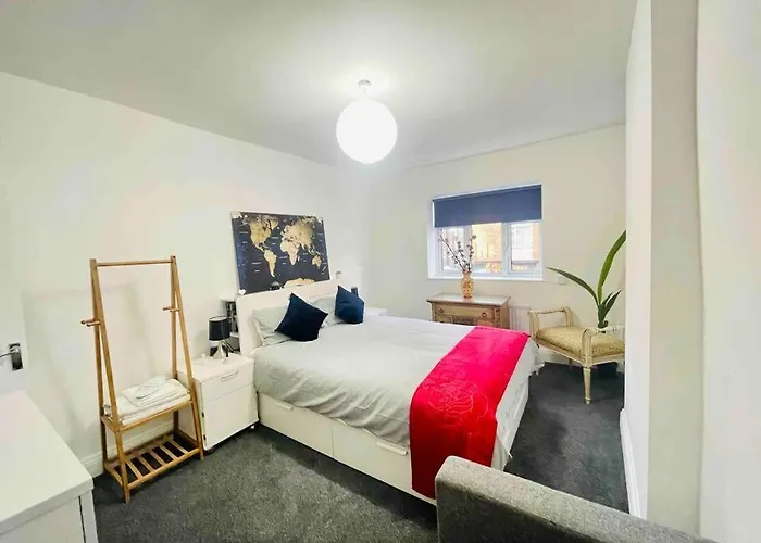 Lovely 1 Bedroom Flat+Living Room With A Sofa Bed