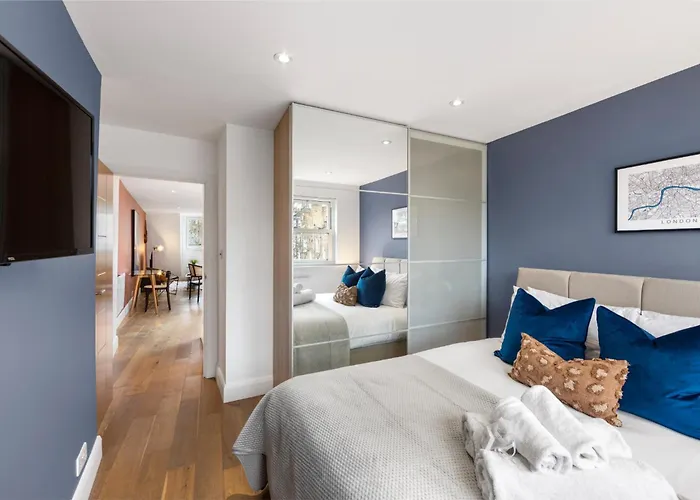City Chic: Elegant Flat In A Prime Location