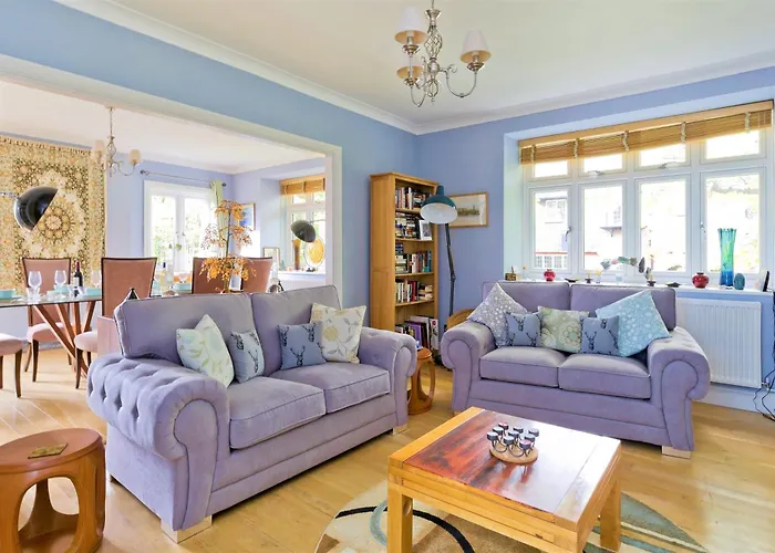 Delightful Apartment In Prime Location Near Hampstead Heath By Underthedoormat