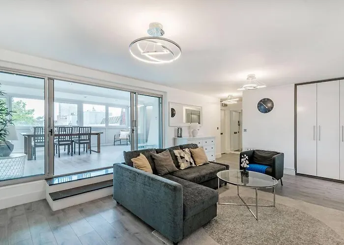Superb Penthouse With 2 Bathrooms And Roof Terrace
