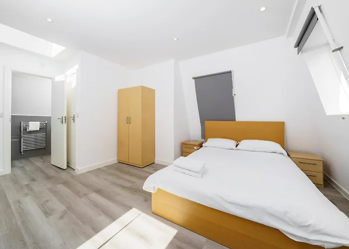 Modern Apartment In South West London