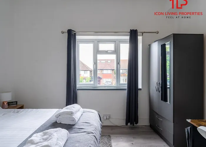 1 Bedroom Arch-View Apartment 2 By Icon Living Properties Short Lets & Serviced Accommodation With Free Parking