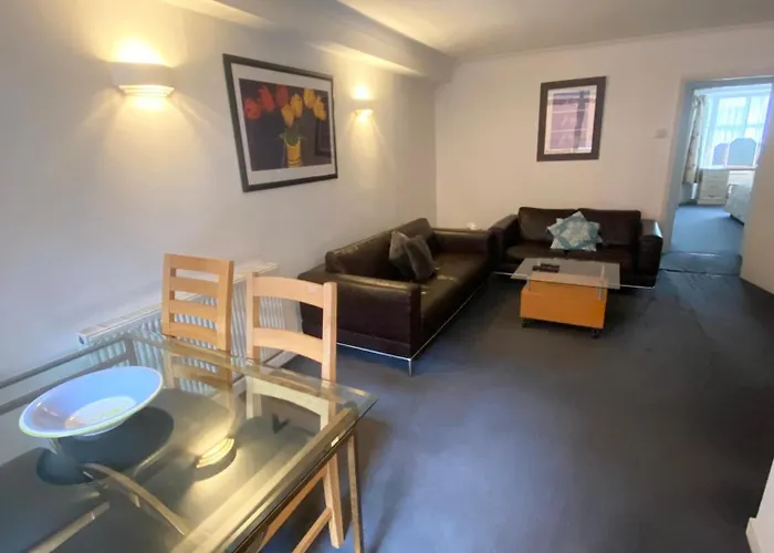 Mayfair Spacious Apartment