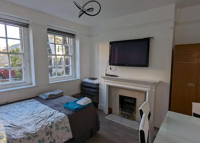 Cozy Room In A 3-Bed Flat!