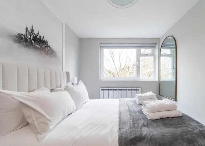 Excellent 3-Bed Flat In Elephant & Castle