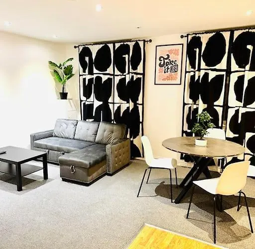 Modern 2 Bedroom Flat In Balham