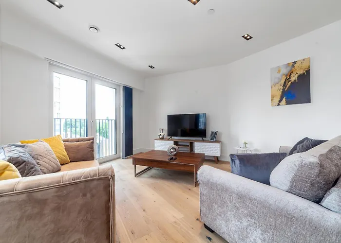 Stylish Central 2Bdr Flat, Comm Garden I Smarthost