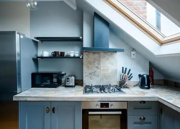 Immaculate 4-Bed House In London