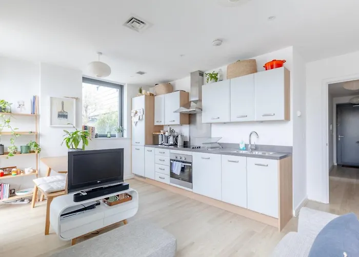 Funky 1Bd High-Rise Flat Wcity Views Angel!