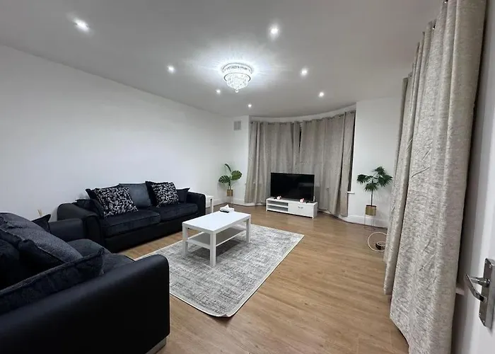 Elegant Living, 3 Bedroom Modern House