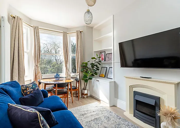 Lovely Bishops Park Flat