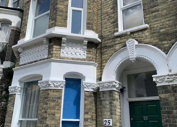 Garden Flat-Nice Natural Light