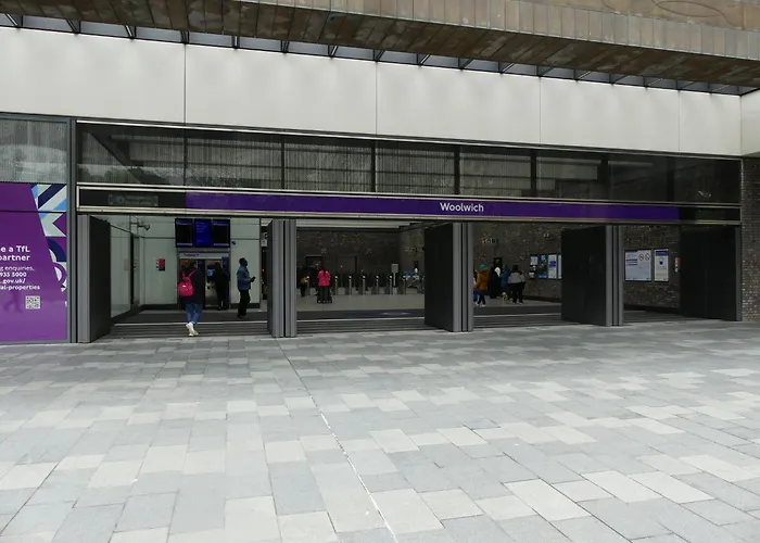 2-Br London Oasis In Woolwich