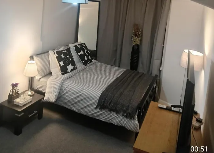 City View London Apartment - Near Canary Wharf