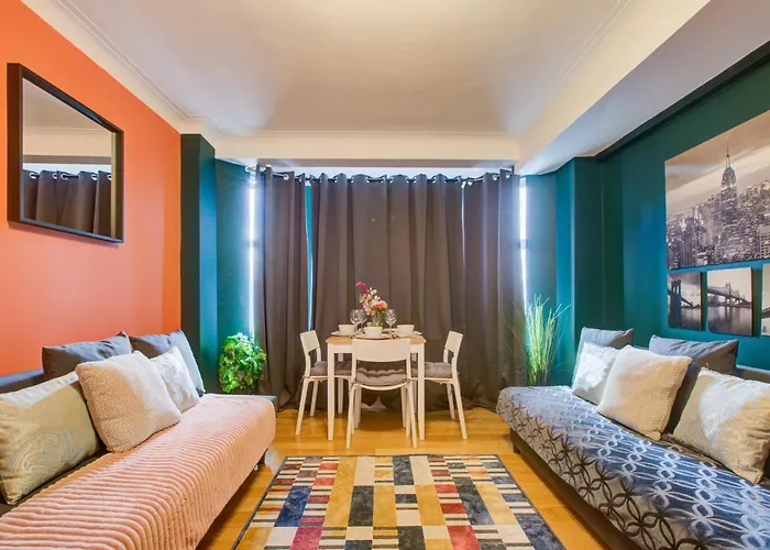 2 Bedroom And Living Room Flat In Central
