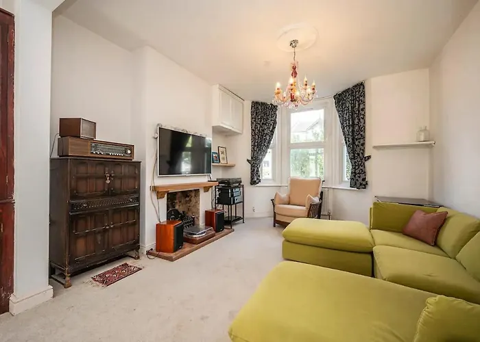 Pass The Keys Large Period House With Garden Near Peckham London