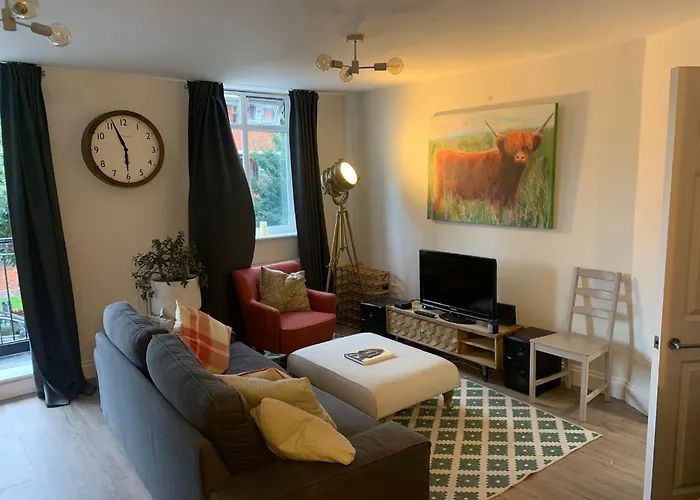 Lovely 2 Bedroom Flat Near Whitechapel Station