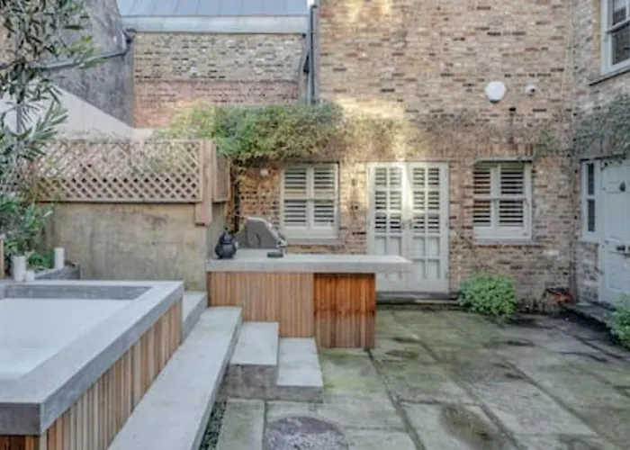 Fabulous Oasis For Unique Experience In Clapham