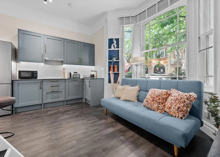 Vichy - The Hampstead Star | Prime Location