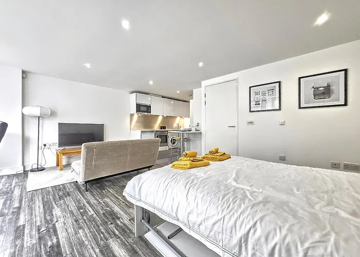 City Waterside, Old Street, Angel, Entire Private Apartment