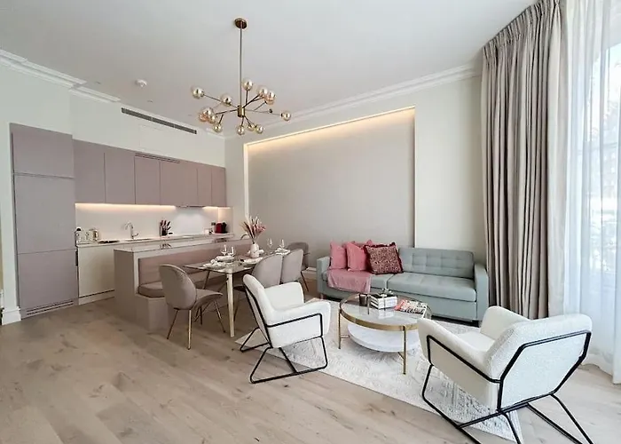 Stylish 2 Bed Flat On The Iconic Gloucester Road