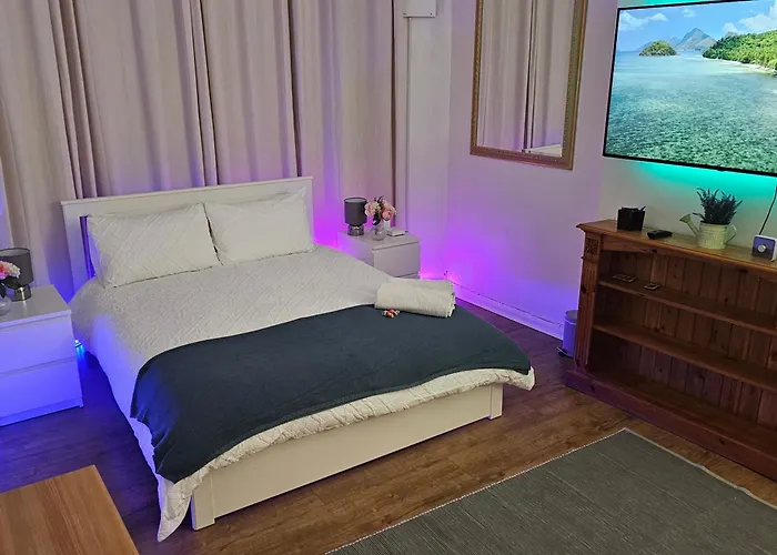 Spacious Flat In Central London