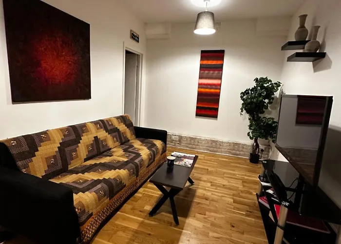 Charming 1-Bedroom Apartment Southfields, London