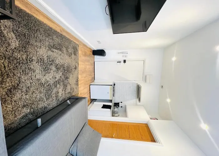 Cozy City Apartment In London