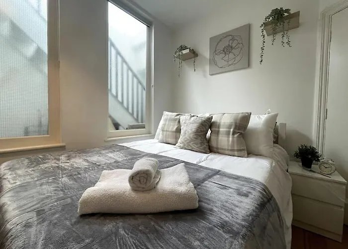 Modern And Luxurious 2 Bed Flat In Central Fulham