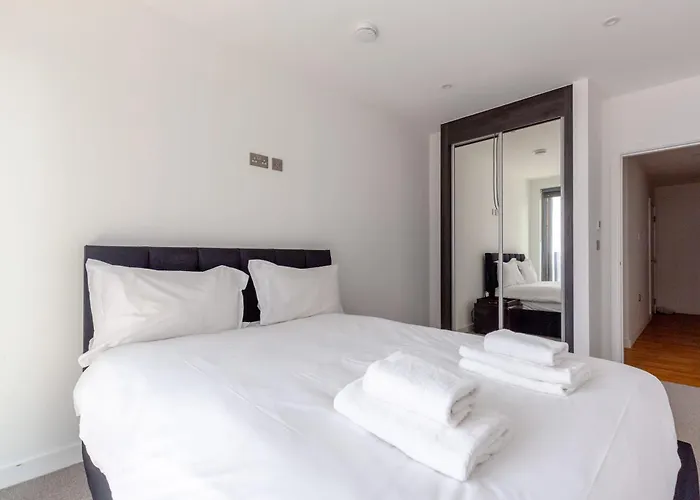 Chic 2Bd Flat With Private Balcony In Battersea