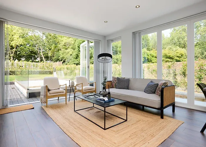 The Putney Hideaway - Modern And Elegant 3Bdr Flat With Patio