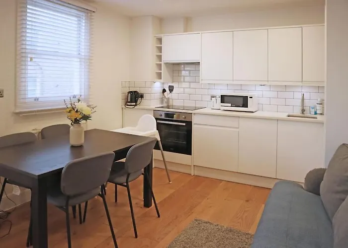 2 Bedroom Modern, Simple Flat In Broadway Market