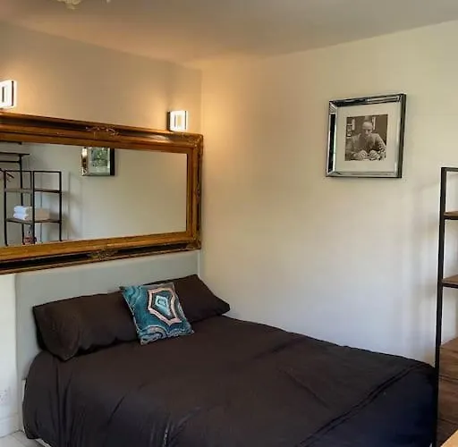 Studio4 Stylish Modern Studio With Luxe Amenities Near Olympia