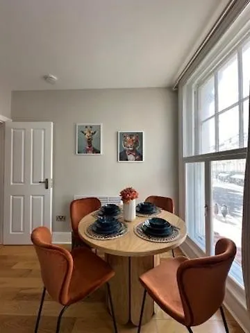 Modern Flat In Central London