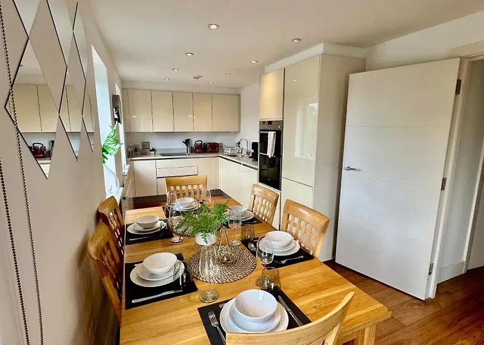 Large, Family Friendly 3-Bed Flat In Wood Green