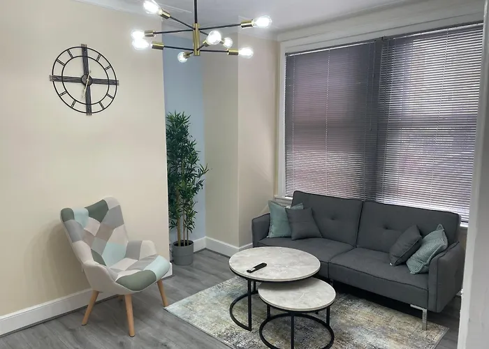New London Home With Large Garden