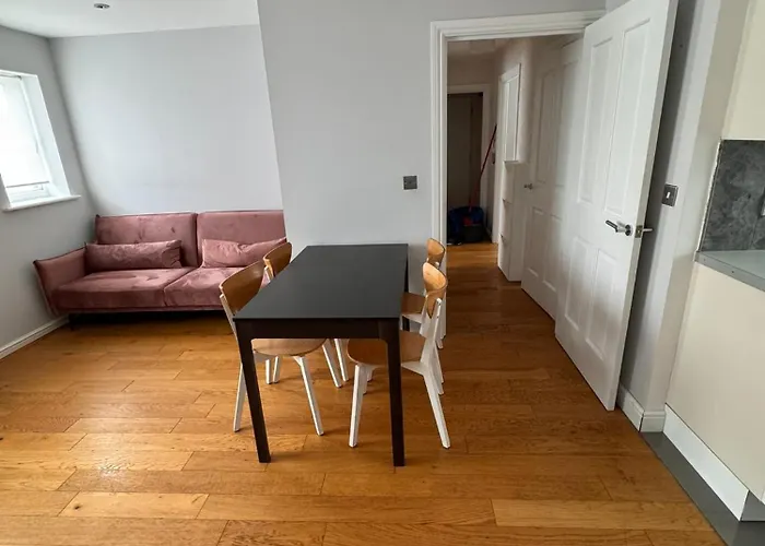 2-Bedroom Flat Walking Distance To Excel London - Perfect Location!