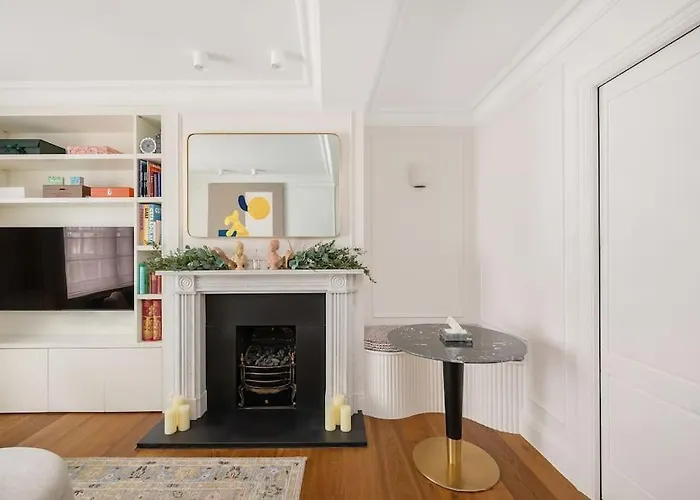 Luxury 3-Bed Pavilion Road Residence