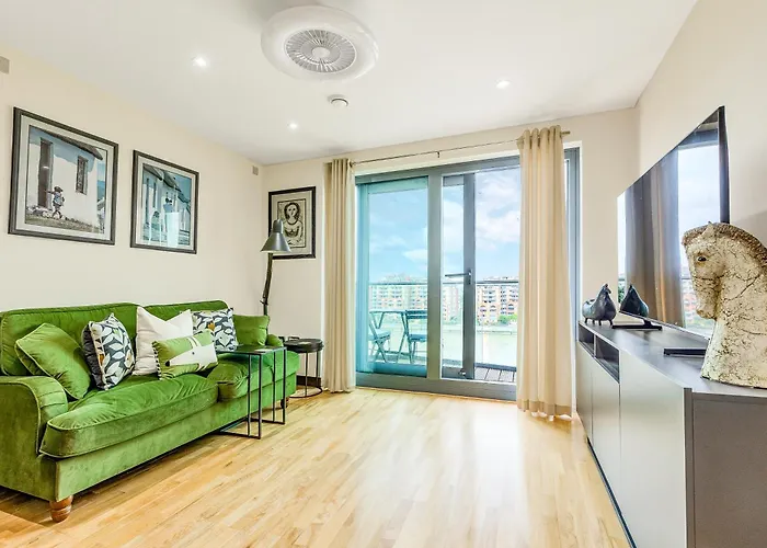 Upscale Riverfront 1Br Flat, Prestigious Battersea