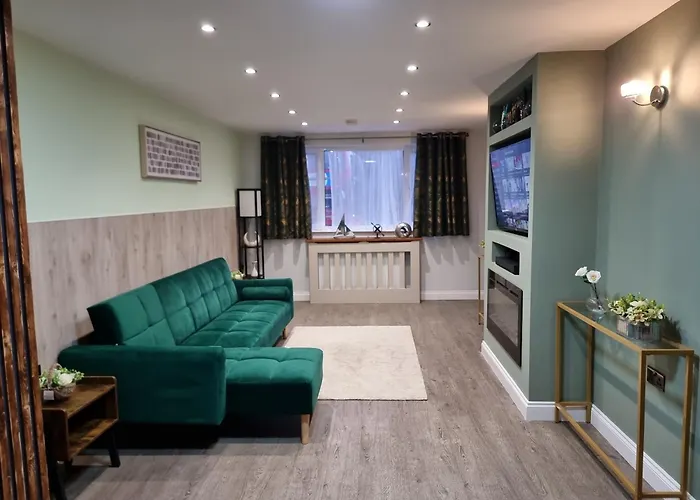 Two Bdr Entire House In London By !! Zaftastic !!