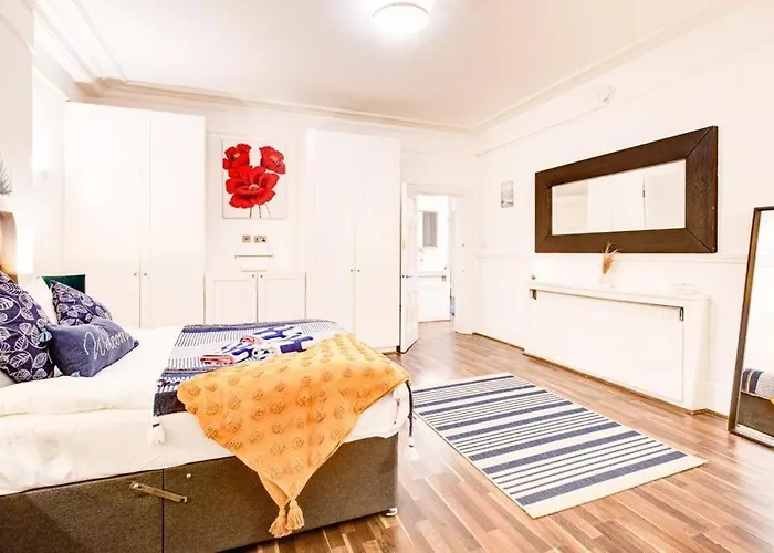 Marble Arch Beautiful Four Bedroom Apartment
