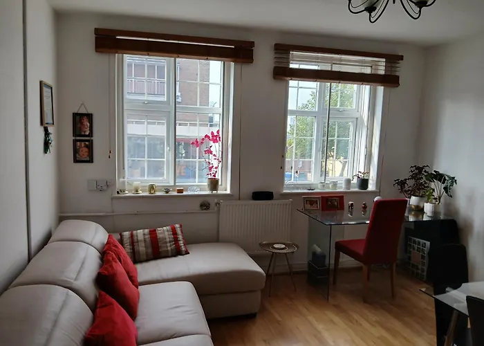 Sunny And Spacious Flat In Nw3