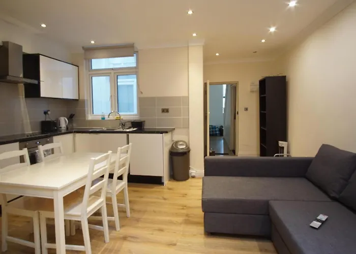 Evergreen Apartments- Flat 2